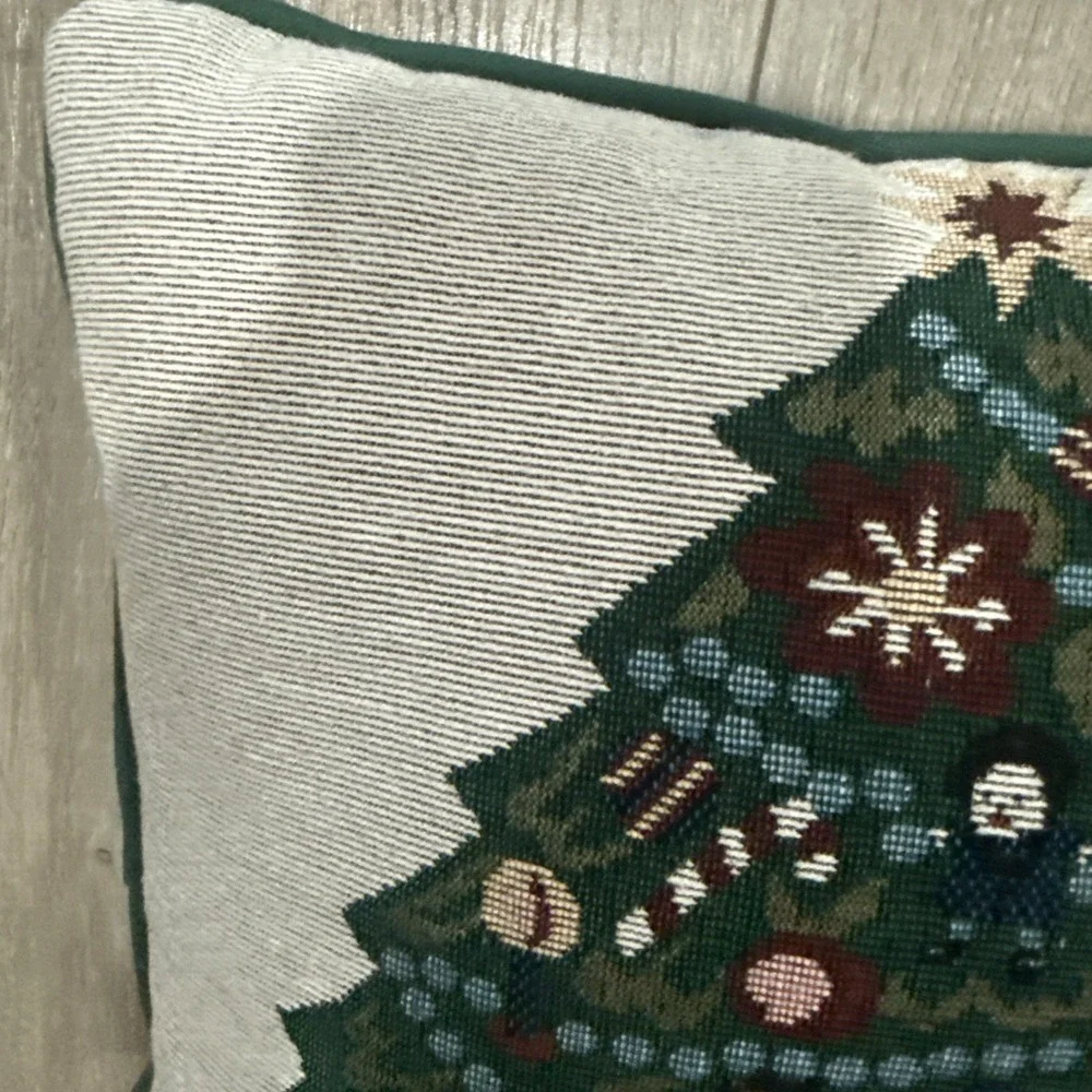 Vintage Needlepoint Type Christmas Tree Decorative‎ Tapestry Pillow